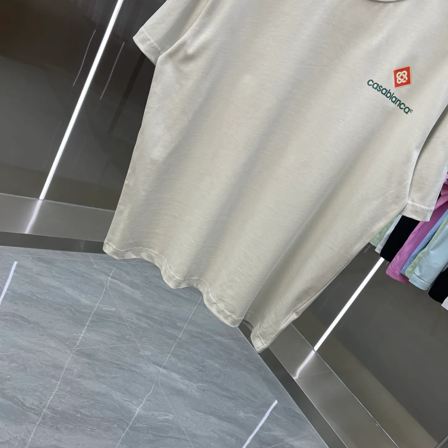 New Arrival Casablanca Casablanca Classic Series printed short-sleeved T-shirt for celebrities. It is made of Xinjiang long-staple cotton ~ grams. The color of the fabric is custom-dyed and will not shrink or fade. It feels comfortable and has a strong texture. A must-have for fashionable men and women, the Classic drop-shoulder wide version is available exclusively in In Stock! Color: White Black Gray Royal Blue Green Pink (six colors) Size: S M L XL XXL